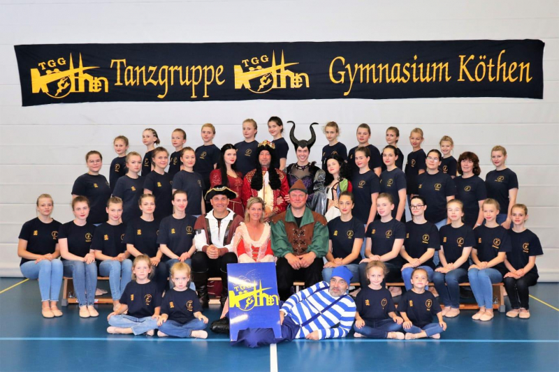 gruppenfoto.jpg gruppenfoto.jpg